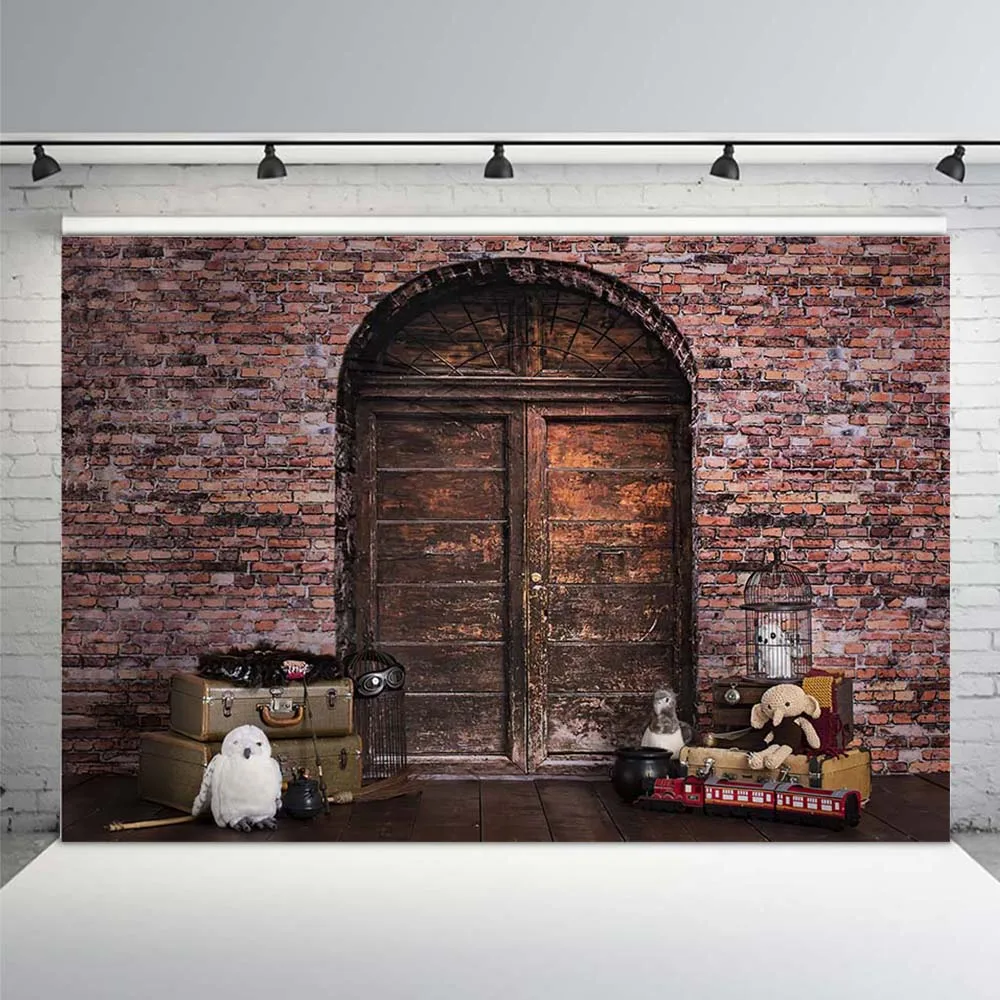 

Mehofond Red Brick Wall Wood Arch Door Backdrop Suitcase Toys Baby Portrait Background for Photography Photo Studio Photocall