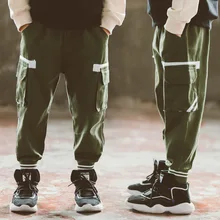 Детская одежда; коллекция года; сезон осень; брюки для мальчиков в Корейском стиле; хлопковый нагрудник с карманами и лентой; модные детские однотонные длинные брюки