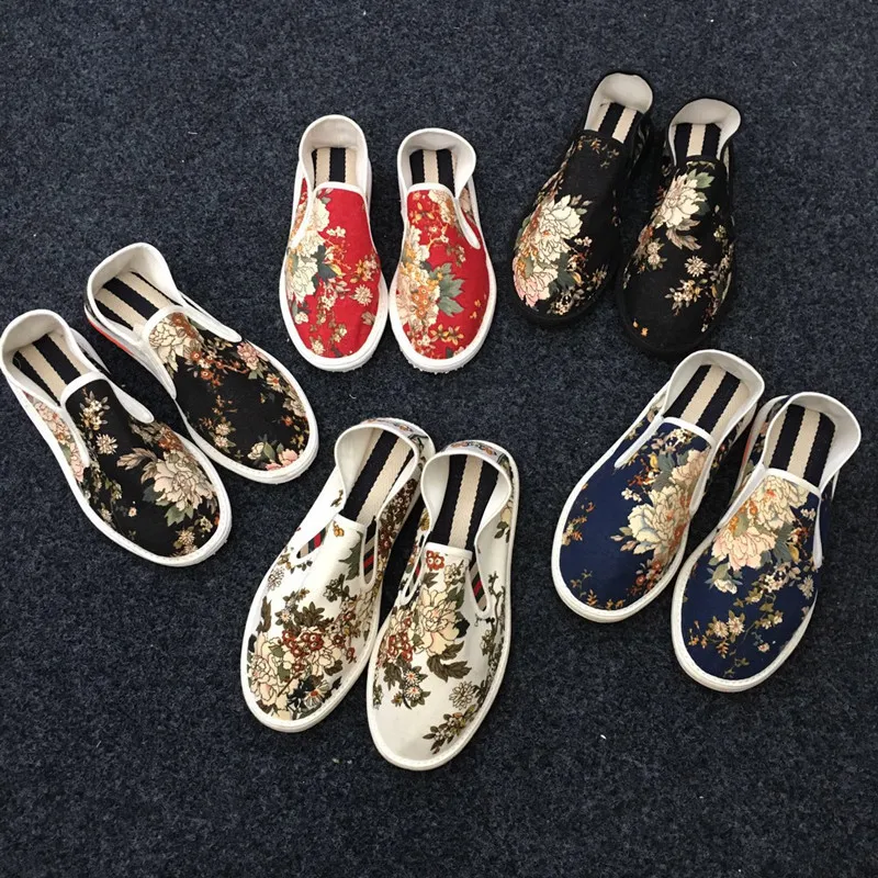 

Xishan Cloth Shoes Adhesive Goat Embroidered Flower Cloth Shoes Casual Social Online Celebrity Celebrity Style Old Beijing MEN'S