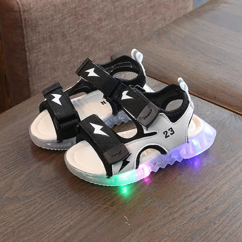 Sandalias LED para niños, zapatos luminosos de verano para niños, sandalias deportivas brillantes para niños y niñas, zapatos de playa suaves destellantes para niños pequeños