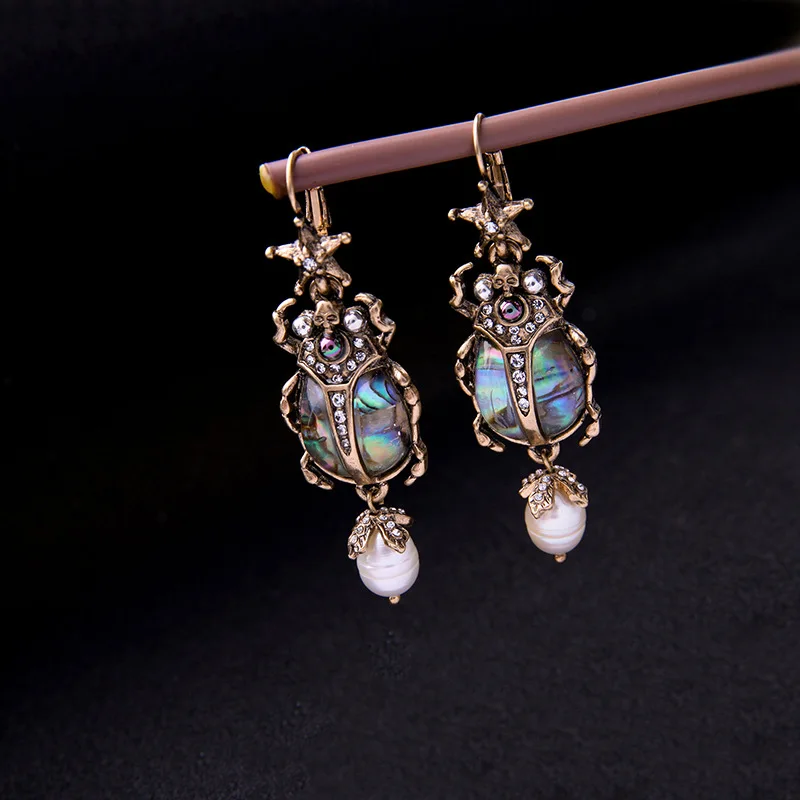 

Retro European and American Ladybug Earrings Female Personality Mix and Match Natural Pearl Earrings Fashion Popular Jewelry