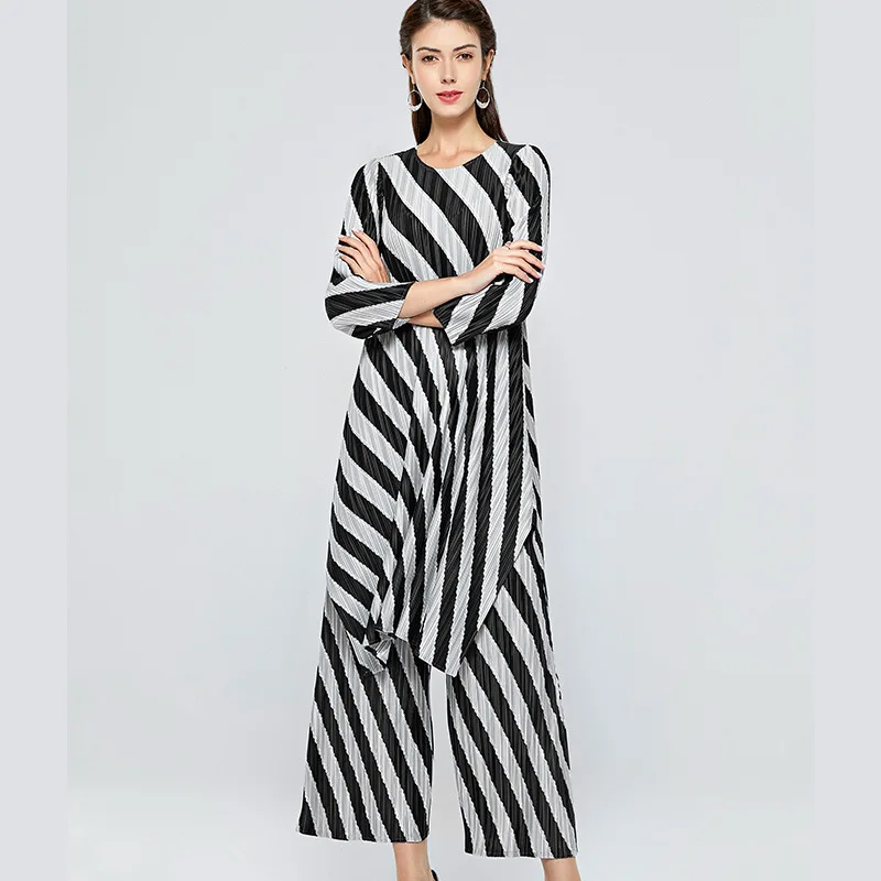 Wholesale Price NO47l Plus Size Dress Women 2020 Spring Fashion Stripes Round Neck Three Quarter Sleeves Loose Casual Miyake Pleated Irregular Dress Wholesale Price NO47l Plus Size Dress Women 2020 Spring Fashion Stripes Round Neck Three Quarter Sleeves Loose Casual Miyake Pleated Irregular Dress