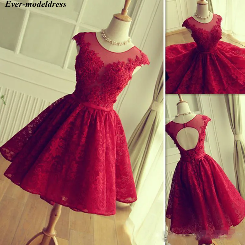 

Dark Red Short Graduation Dresses 2019 Lace Knee Length Backless Cap Sleeves Lovely Homecoming Dress Prom Gowns Cheap