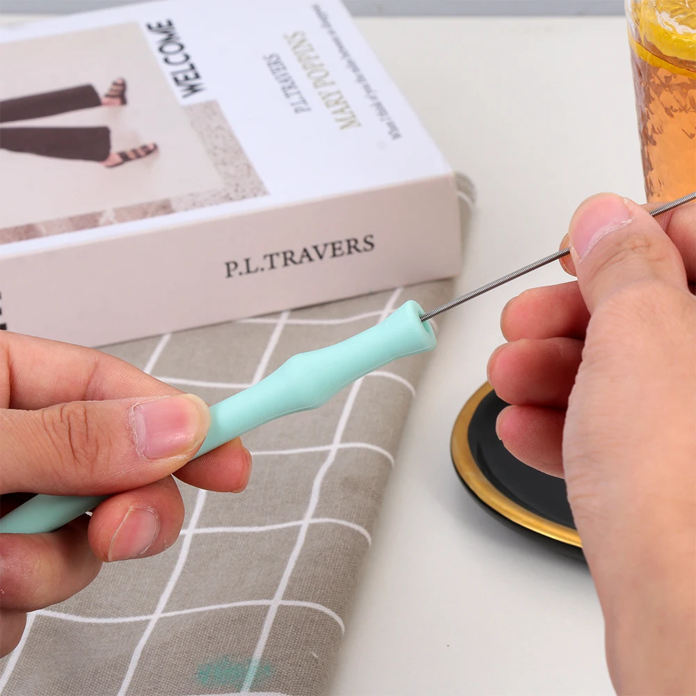 Collapsible Silicone Straw Reusable Folding Drinking Straw with Carrying Case and Cleaning Brush for Travel Party Bar Accessory