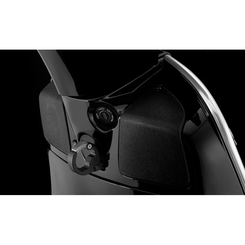 convenience-hook-bikers-vespa 6