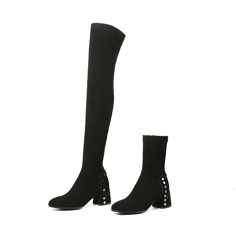 FEDONAS/Новинка; высокие сапоги для верховой езды из флока с заклепками; зимние теплые туфли для танцев для вечеринки; женские пикантные ботфорты выше колена