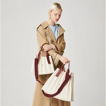 

2020 New Canvas Fashion Folded Organ Tote Bag Handbag Shoulder Bag Simple Designer Handbag Large Capacity Bag Channels Handbags