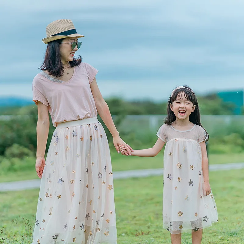 Retail Embroidery Flower Star Mother and Daughter Dress Summer Family Matching Mother Skirt Daught Dress Family Clothing E1