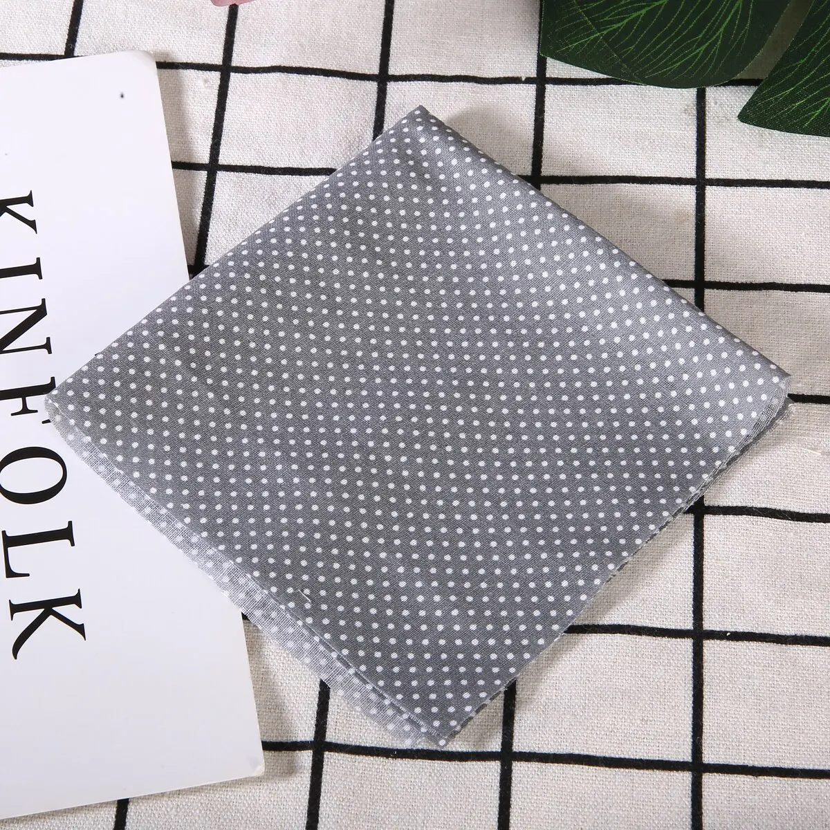 New 7pcs 25x25cm Cotton Fabric Assorted Squares Pre-Cut Quilt Quarters Bundle DIY Patchwork Cloth Material Handmade Doll Gray