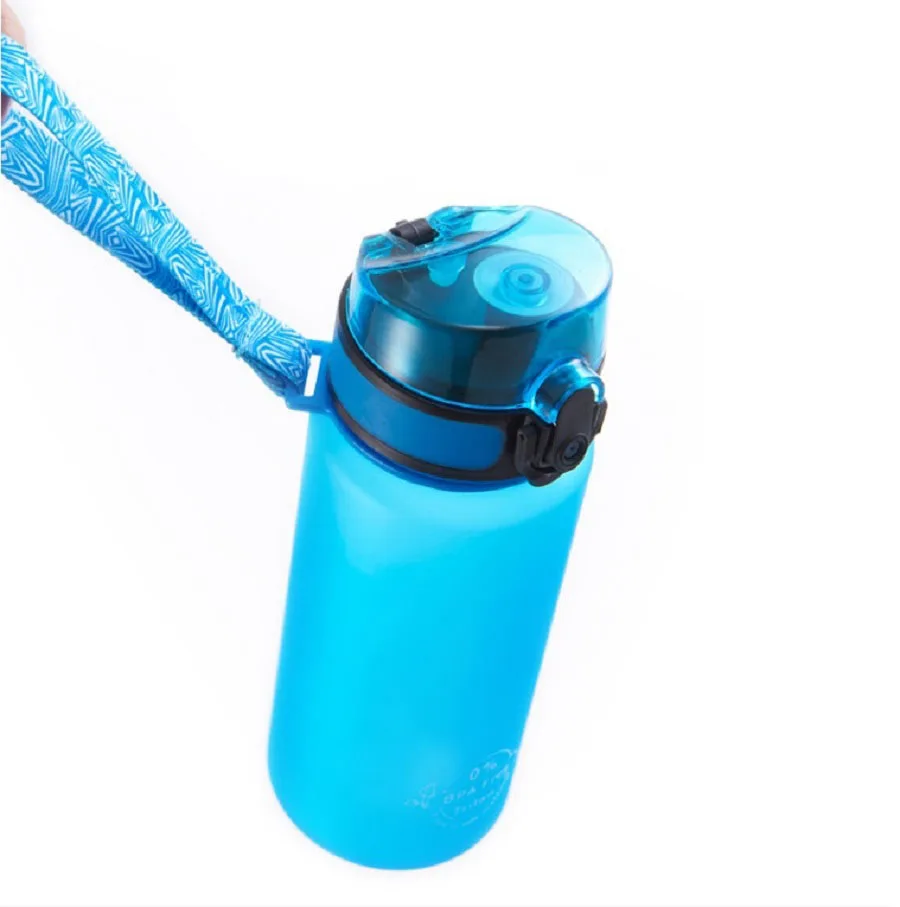 Подарок Спортивные Бутылки для воды 500 ml Протеин шейкер бутылка открытый питьевые бутылки для путешествия герметичные Тритан пластичные моя бутылка для напитков без добавления бисфенола А
