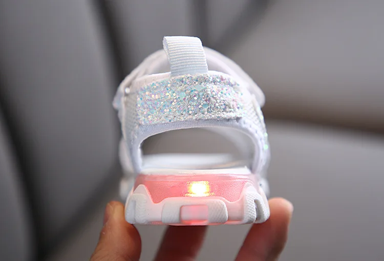 Kids Sandals Summer LED WIth Light Flash Sandals Beach Leather Sandals Children Water Shoes Anti-skid  Design for Children