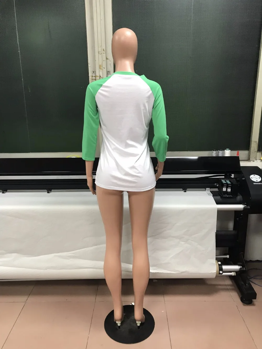 12089400847_1951988556