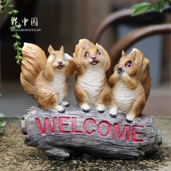 

Squirrel Raises Welcome Brand Arrangements Resin Crafts Garden Decoration Hanging Sculpture Bundled Statue Studio