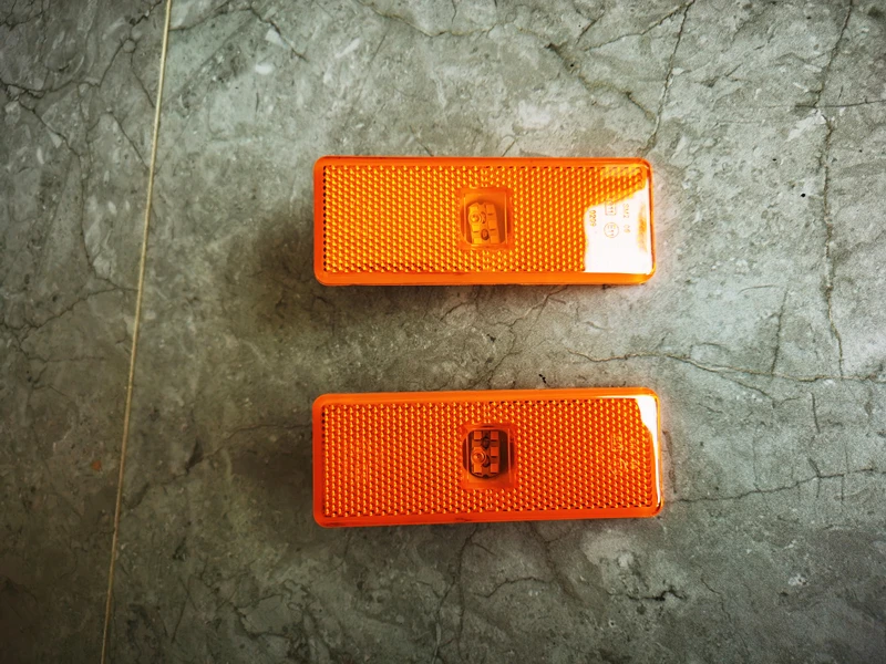 1X Standard size truck auto lamps of side marker lights for Mercedes benz MB Actros MP2