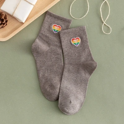 Эксклюзивные Хлопковые женские носки с вышивкой в виде сердца и радуги, Модные осенние новые цветные носки в полоску, высококачественные носки с милыми буквами - Цвет: khaki