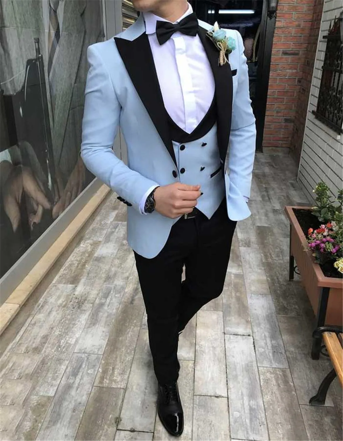 

2023 Tailored Made 3 Pieces Casual Peaked Lapel Men Slim Fit Suit Sky Blue Tuxedo Groom Blazer Men Wedding Suits Terno Masculino