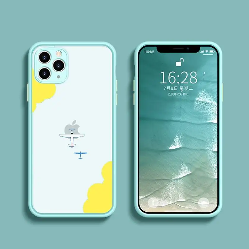Чехол для телефона прозрачный матовый с рисунком летающего самолета IPhone 7 8 11 12 S