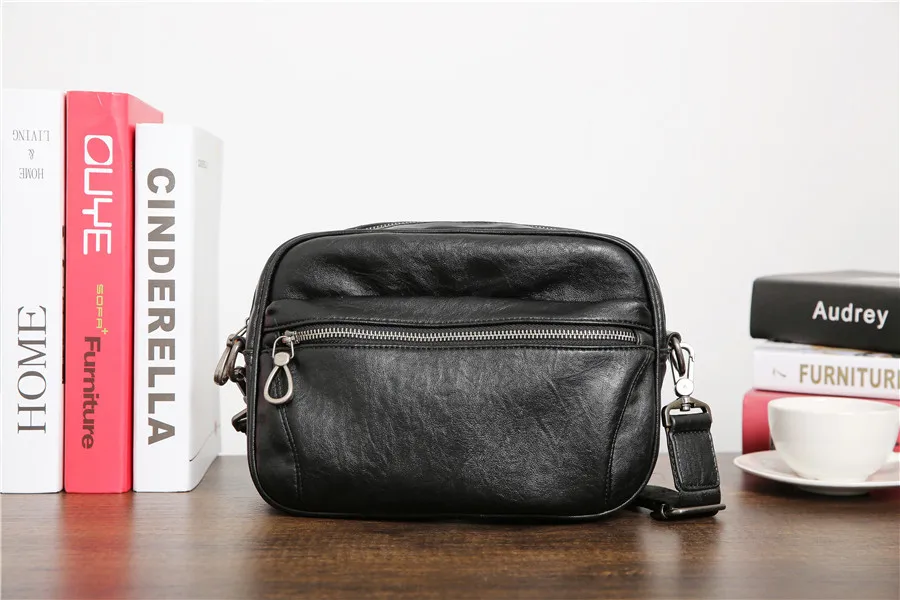 Men's Mini Leather Crossbody Bags Messenger Bags Men's Solid Black Retro Minimalist Shoulder Bussiness Leather Bag