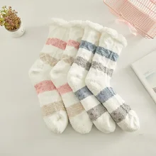 Новинка; зимние полосатые домашние носки-тапочки для женщин и девочек; теплые бархатные толстые носки; милые короткие женские носки; женские домашние носки