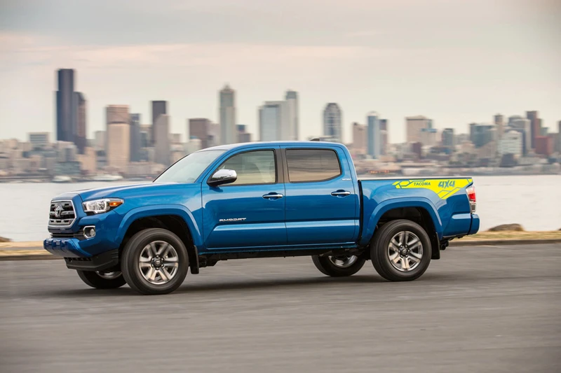 2016-Toyota-Tacoma-Limited-front-three-quarter-10_副本
