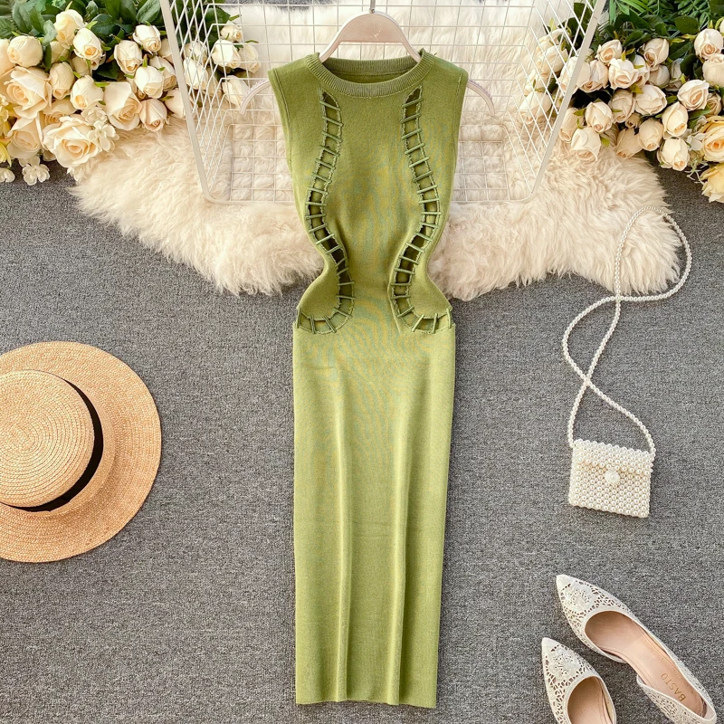 

Женское трикотажное платье-карандаш до колен, с вырезами