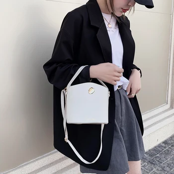 

Net red on the new female bag 2020 new Korean version of the wild retro messenger bag fashion bucket bag