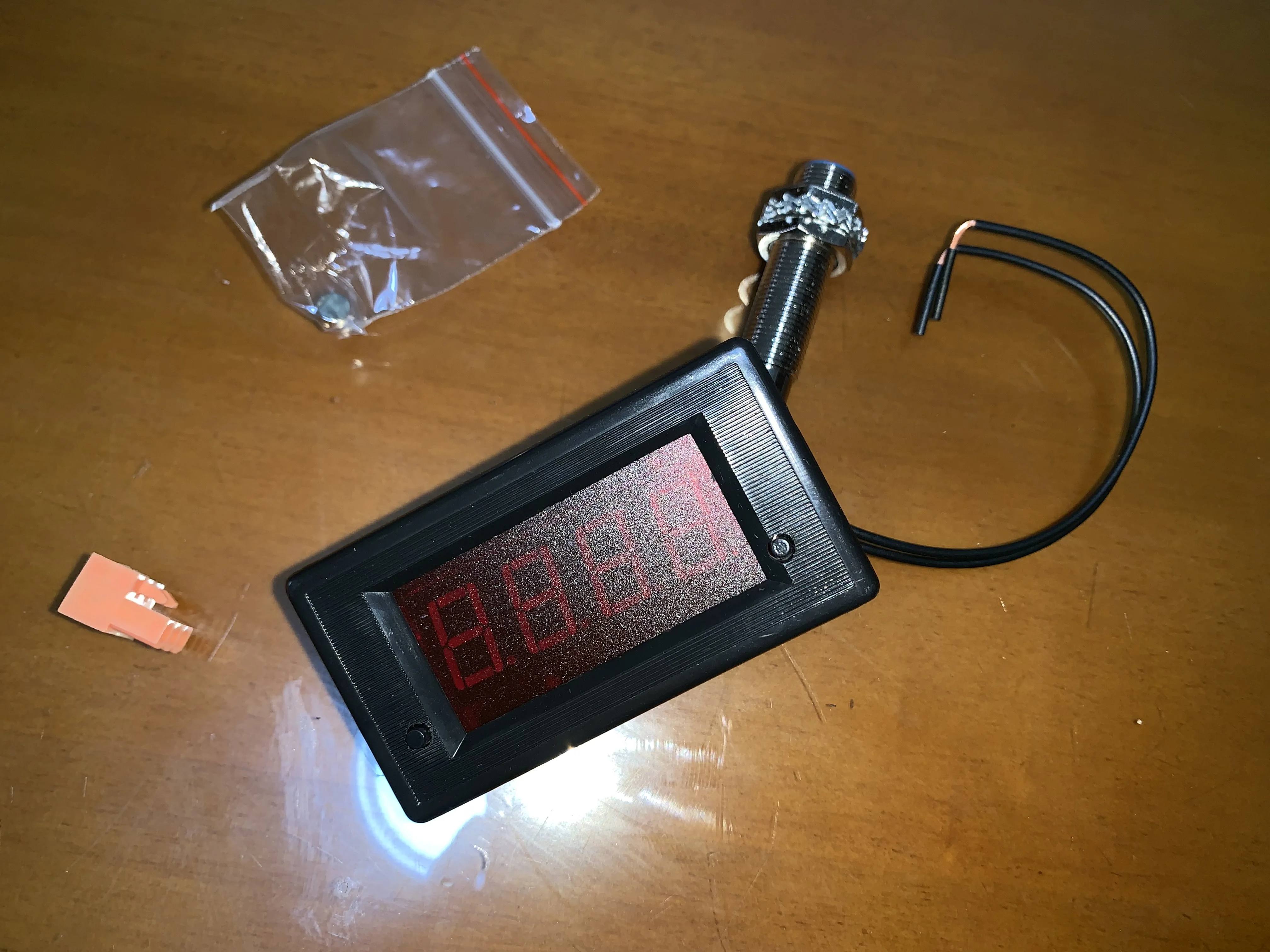 

Сигнализация комбайн, тахометр с магнитным датчиком, шумоподавление, звуковая сигнализация