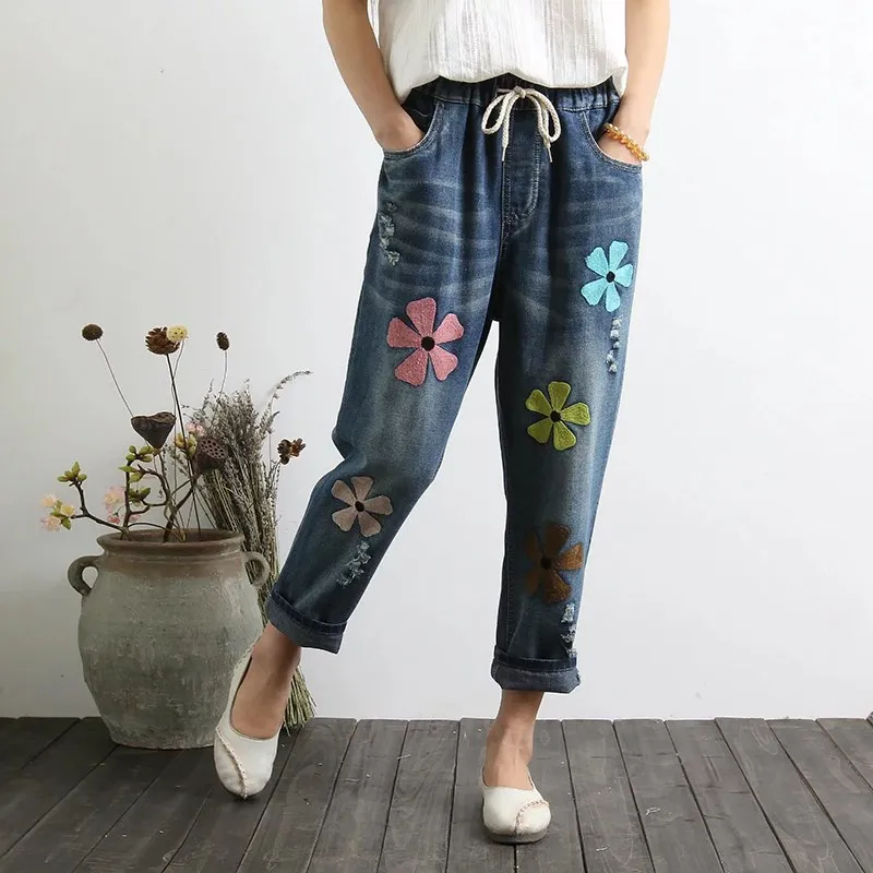 

2019 Summer New Female Line Sen Hole Letter Embroidered Flowers Loose Jeans Nine Points Jeans Trousers Women