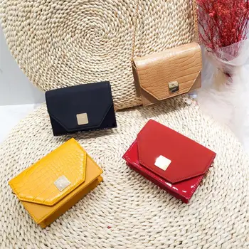 

Serpentine small bag for women 2020 new summer small square bag for students across the chain small bag for women