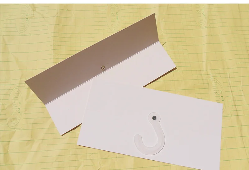 Description Picture 5 of item30pcs Rug Header Hanger Common Blank Fabric Swatch Card Plastic J Hook Leather Sample Swatch Cloth Pattern Hanging Display