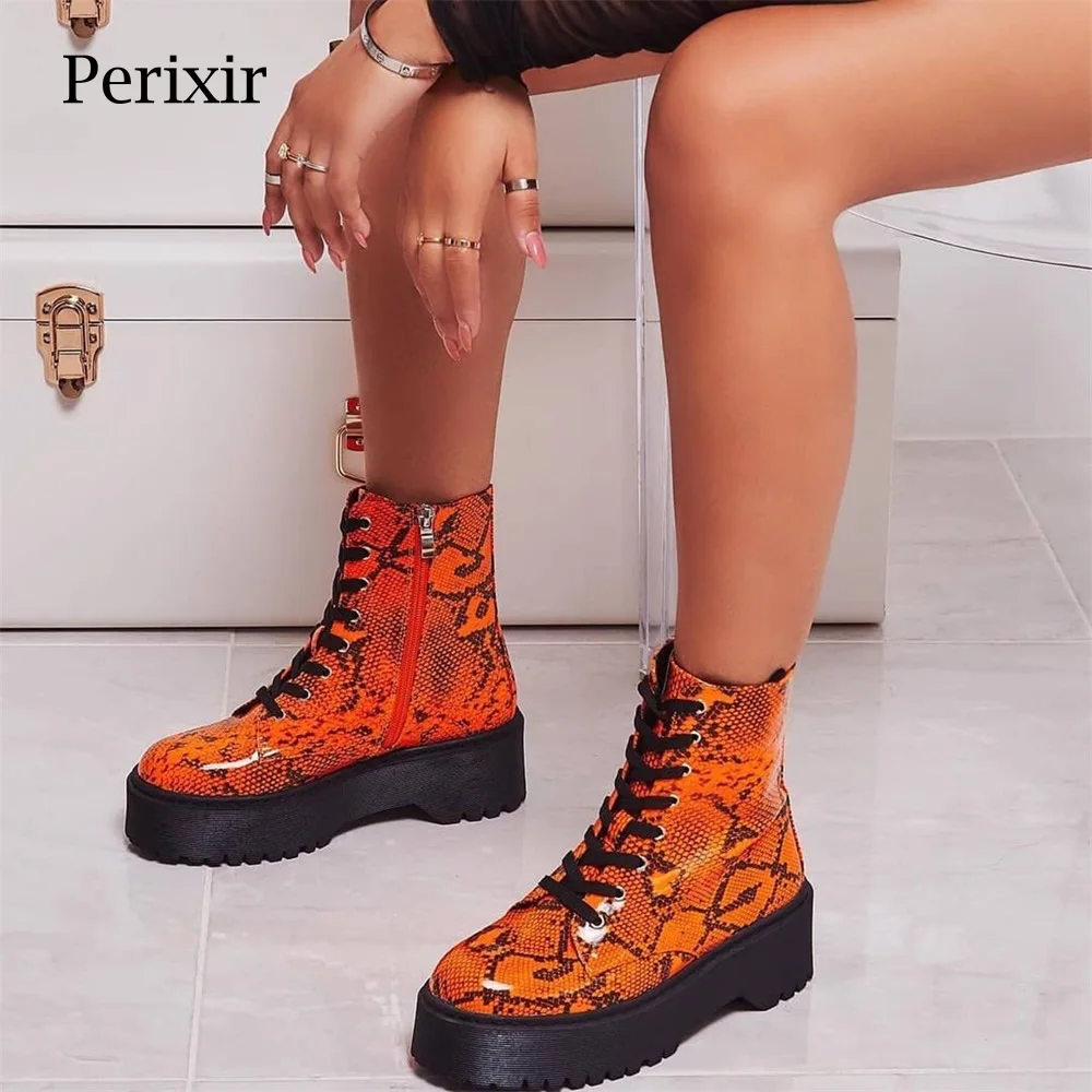 Байкерские ботинки на шнуровке неонового и оранжевого цвета, с принтом змеи, короткие ботинки на плоской платформе женская обувь осенне-зимняя женская обувь с круглым носком