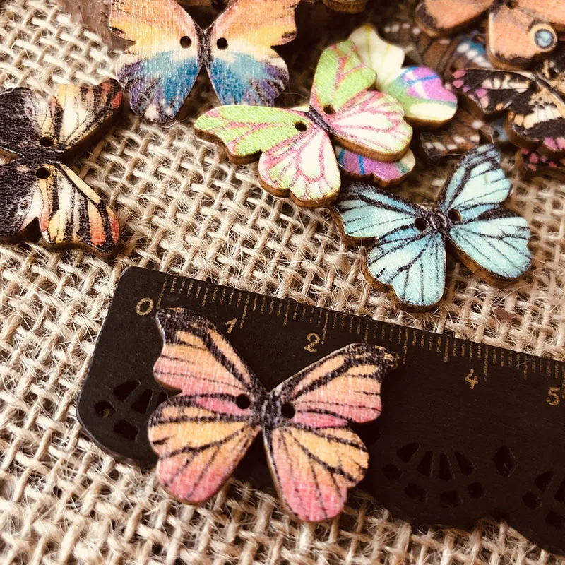 Красочные бабочки, деревянные пуговицы DIY Скрапбукинг креативные значки Микс Дизайн Одежда Аксессуары для шитья 50 шт