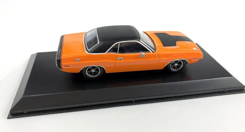 Зеленый светильник 1:43 DAROEN'S 1970 DODGE CHALLENGER R/T бутик сплава автомобиля игрушки для детей Детские игрушки модель оригинальная коробка