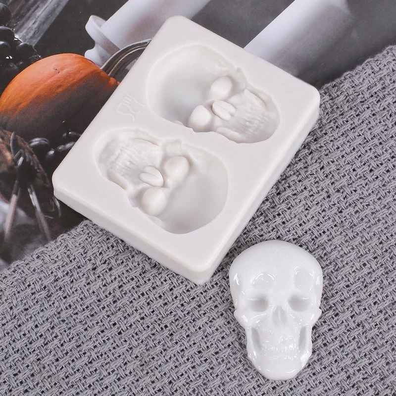 

Halloween Skull Silicone Mold 2 Holes Ghost Head Shape Chocolate Cake Decorating Mold Tool Liquid Fondant Silicone Mold