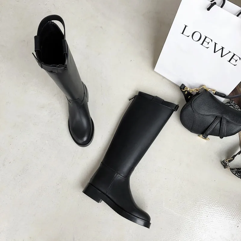 Stylesowner Подиум лакированные кожаные сапоги до колена женские с круглым носком без шнуровки мотоциклетные женские ботинки на плоской подошве ботинки челси