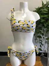 The new 2020 swimsuit features a lemon print bikini with a knot on the front, a sexy girls'swimsuit, and a separate swimsuit