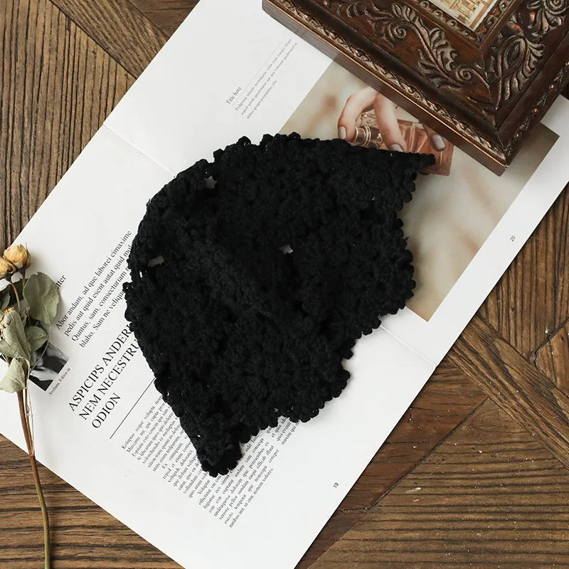 Black Осенняя женская шапка, шапки для женщин, ручная работа, кружево, одноцветная, на пуговицах, ажурная, вязаная шапка, женская модная шапка, винтажная шапка - Цвет: Black