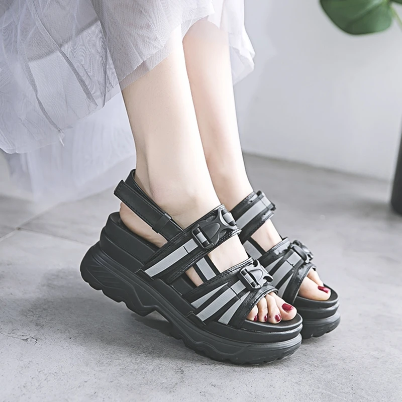 

Summer Women's Sandals Fashion Reflective Stripe Black White Women Platform Casual Shoes Buckle Design Ladies Sandals 2019