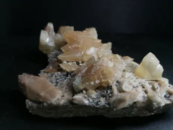 

144.4gMineral samples of natural pink calcite and pyrite Association