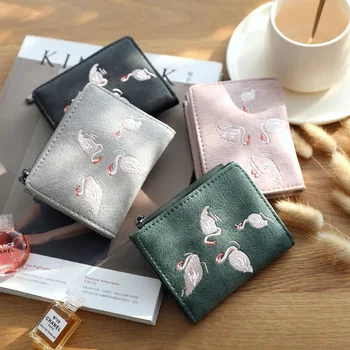 

INS Retro Embroidery Ladies Wallet Female Short Two Folding Student Multifunctional Purse Clamp