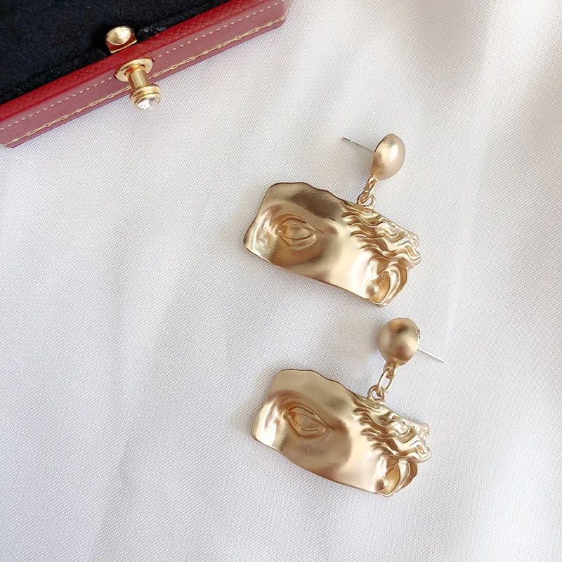AOMU 1 пара новые абстрактные серьги для лица металлический золотой цвет Винтажные висячие серьги для женщин вечерние ювелирные изделия аксессуары