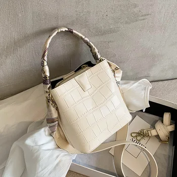 

Brand Original Design 2020 New Fashion Portable Messenger Bag Winter Shoulder Bucket Bag