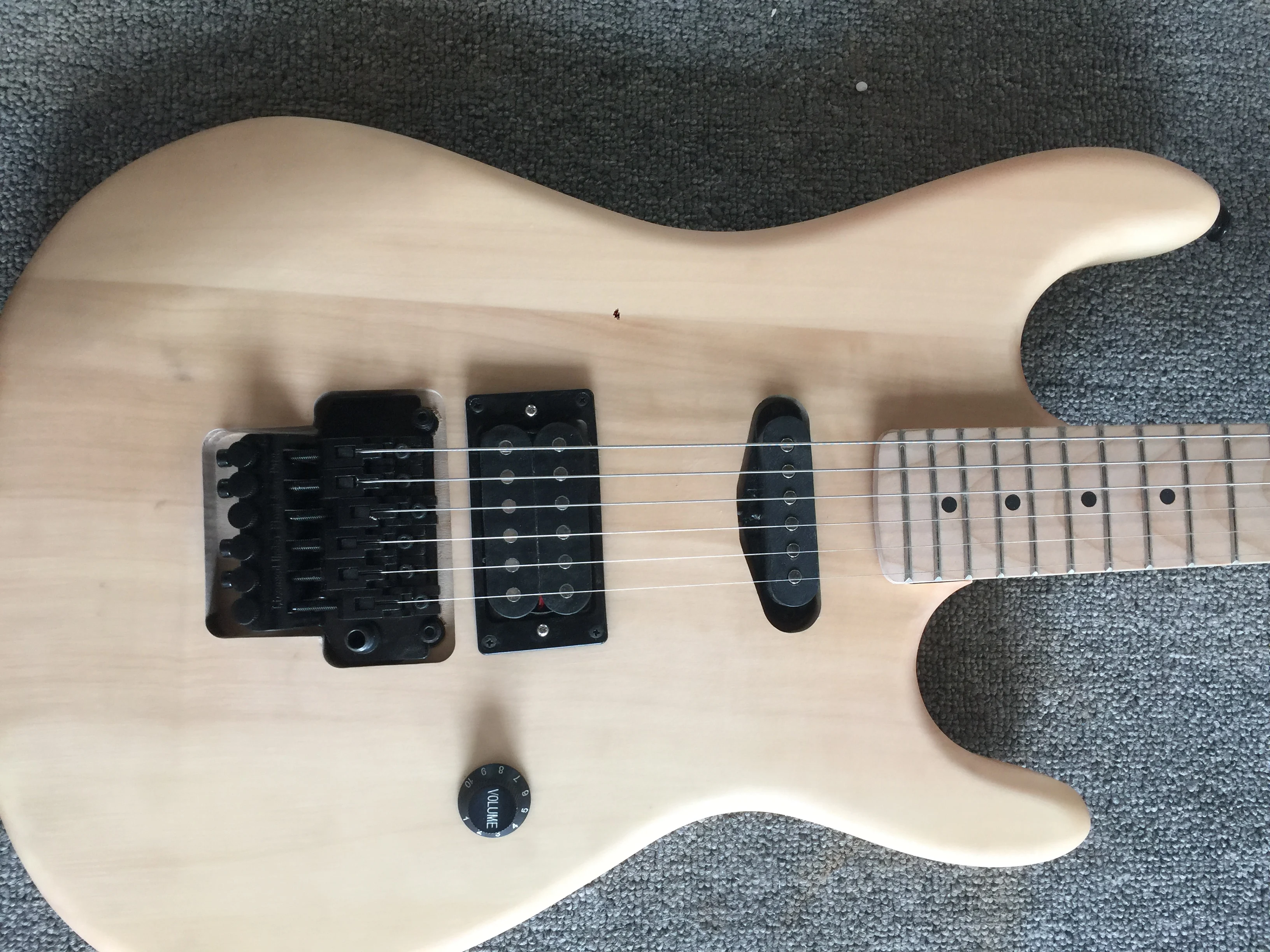 

Electric guitar/log color without varnish customized high-end guitar/customizable Chinese electric guitar
