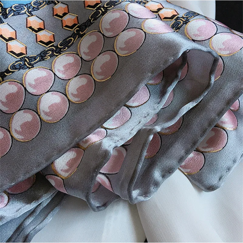 11130535751_1775657854