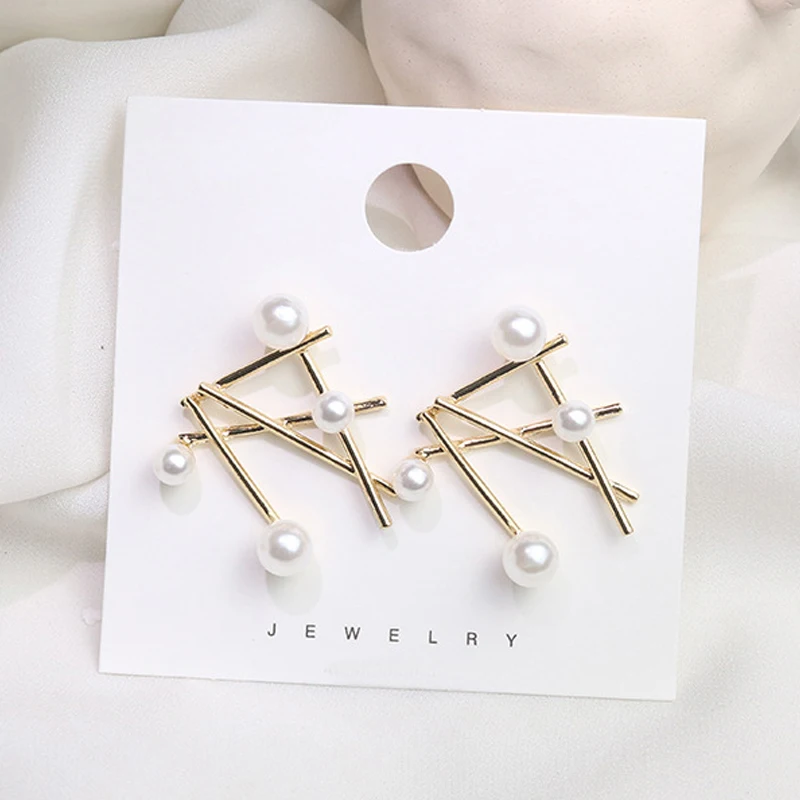 

Simple Geometric Irregular Stud Earring Personality Asymmetrical Wild Pearl Elegant Metal Earrings Ladies New Design Jewelry Hot