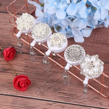 

2019 New Arrival 1 PC Top Quality Acrylic Retractable Nurse Badge Reel Fashion Rhinestone Pearl Students ID Card Badge Holder