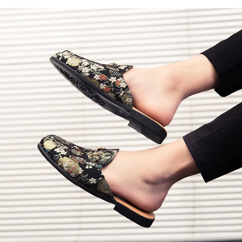 

Summer Men Fashion Slipper Foot Covering Loafers Breathable England Hair Stylist MEN'S SHOES Embroidery Cloth Slipper Sandals