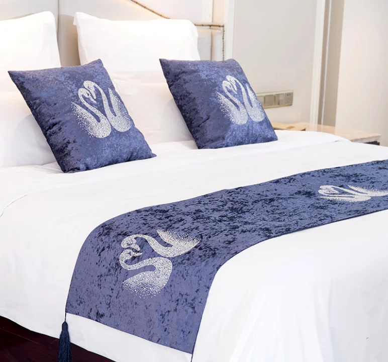 

Modern Velvet Bed Runner Hot Drilling Hotel Cupboard Table Runner Decor Multi-functin Table Runner Home Wedding Decor LF838