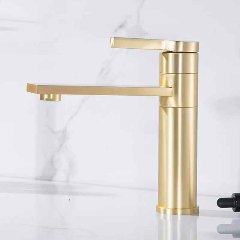 I draw golden spring, copper, refrigerated diver, golden yellow, brass, pool light, a luxurious faucet face