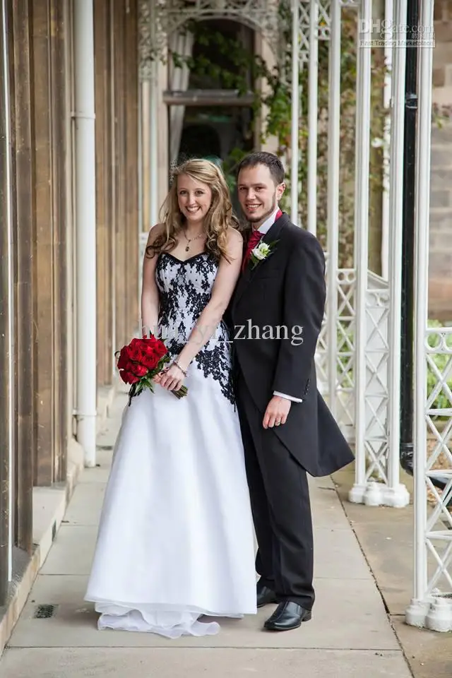 Zwart en Wit 2020 Trouwjurken A Line Sweetheart Lace Satin Geconfronteerd Organza Kapel Trein Bruiloften bruidsjurken Zwart en Wit 2020 Trouwjurken A Line Sweetheart Lace Satin Geconfronteerd Organza Kapel Trein Bruiloften bruidsjurken